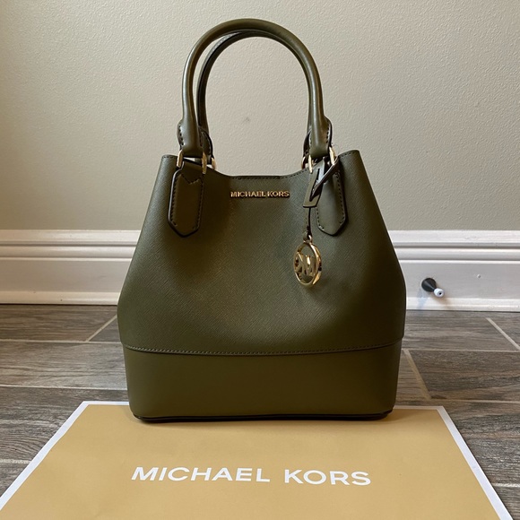 ❗️PRICE DROP ❗️Michael Kors trista duffle tote - Picture 3 of 8